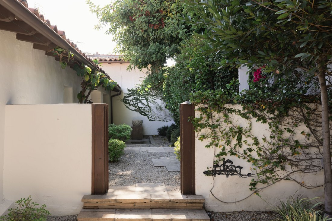 7026 La Presa Drive In Los Angeles, California, United States For Sale