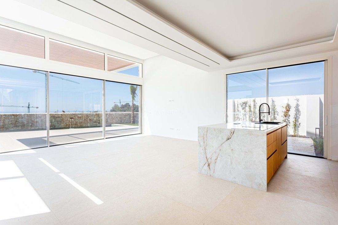 Este Lujoso ático Orientado Al Sur Se Encuentra In Fuengirola