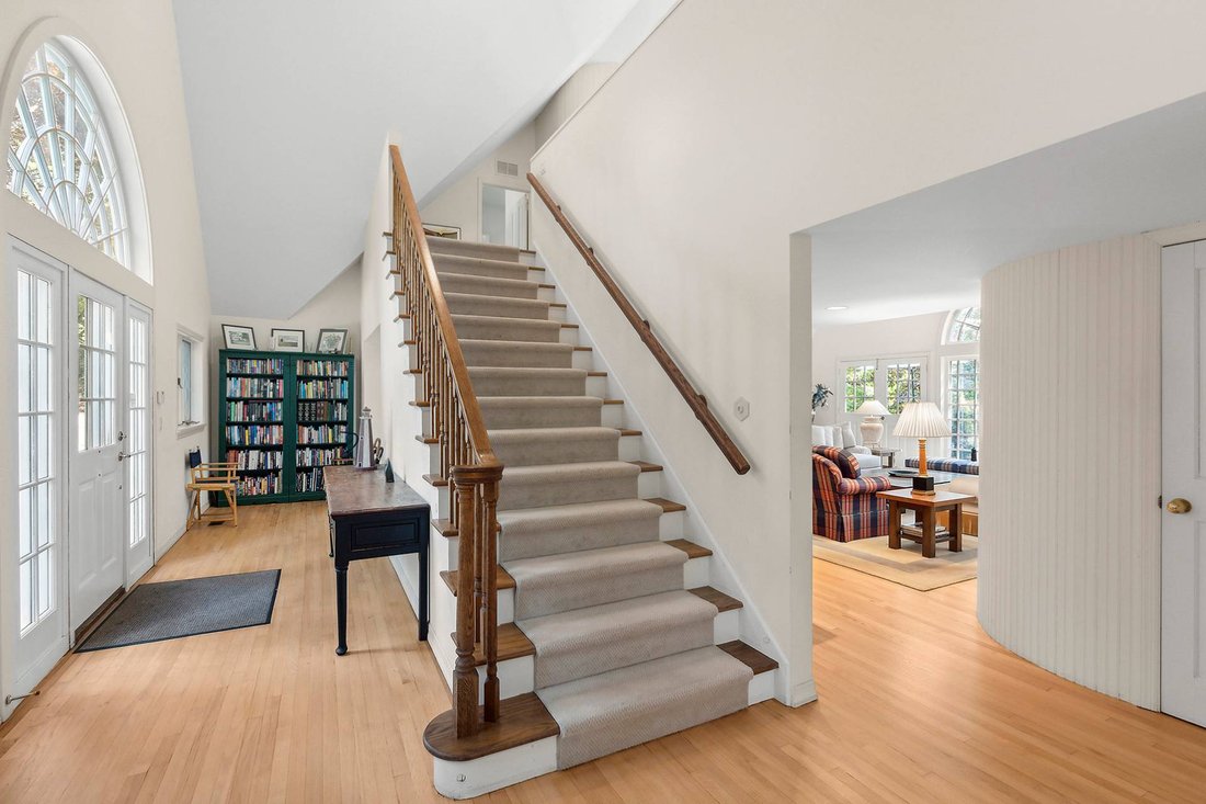 Hilltop Home In Sag Harbor, New York, United States For Sale