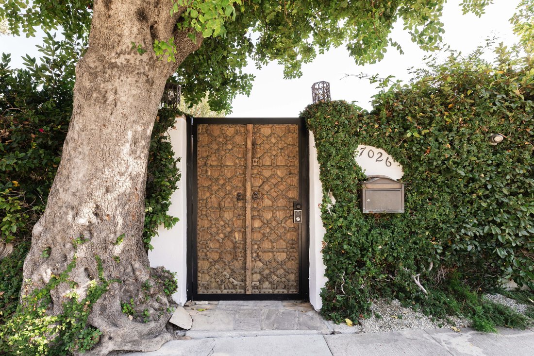 7026 La Presa Drive In Los Angeles, California, United States For Sale