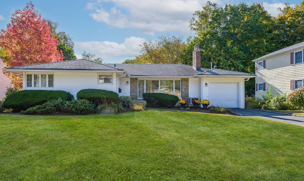 6 Drive,Port Washington, In Port Washington, New York, United