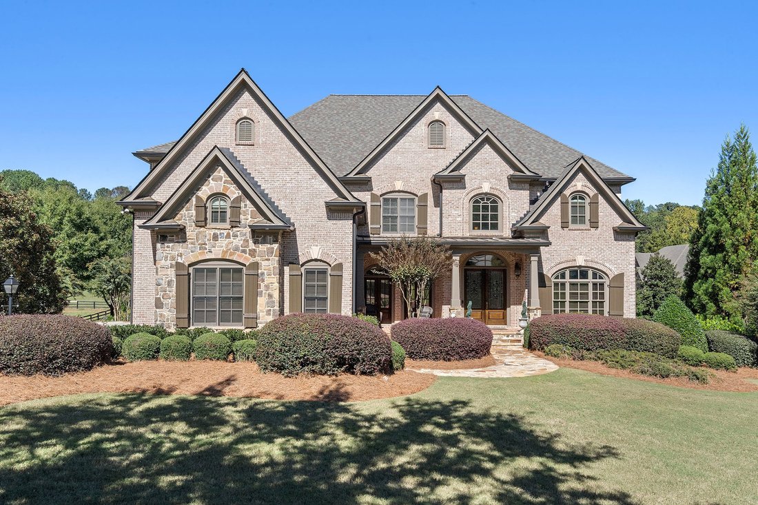 Magnificent Estate Home In Gated White In Milton, United