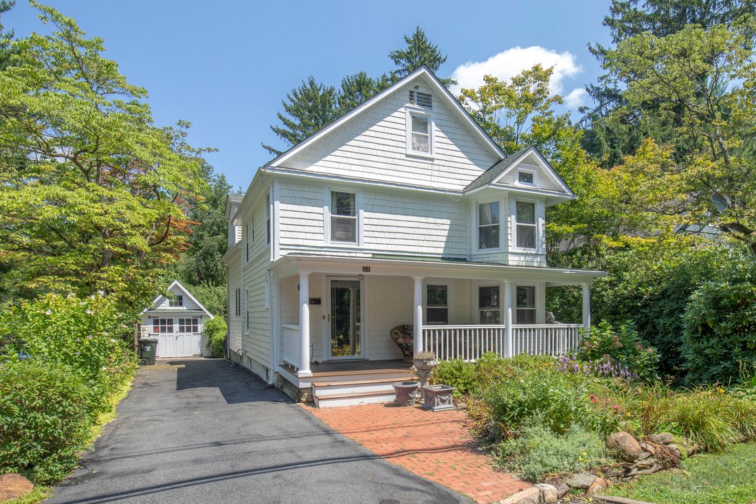 Lovely Colonial With Beautiful In Bernardsville, New Jersey, United