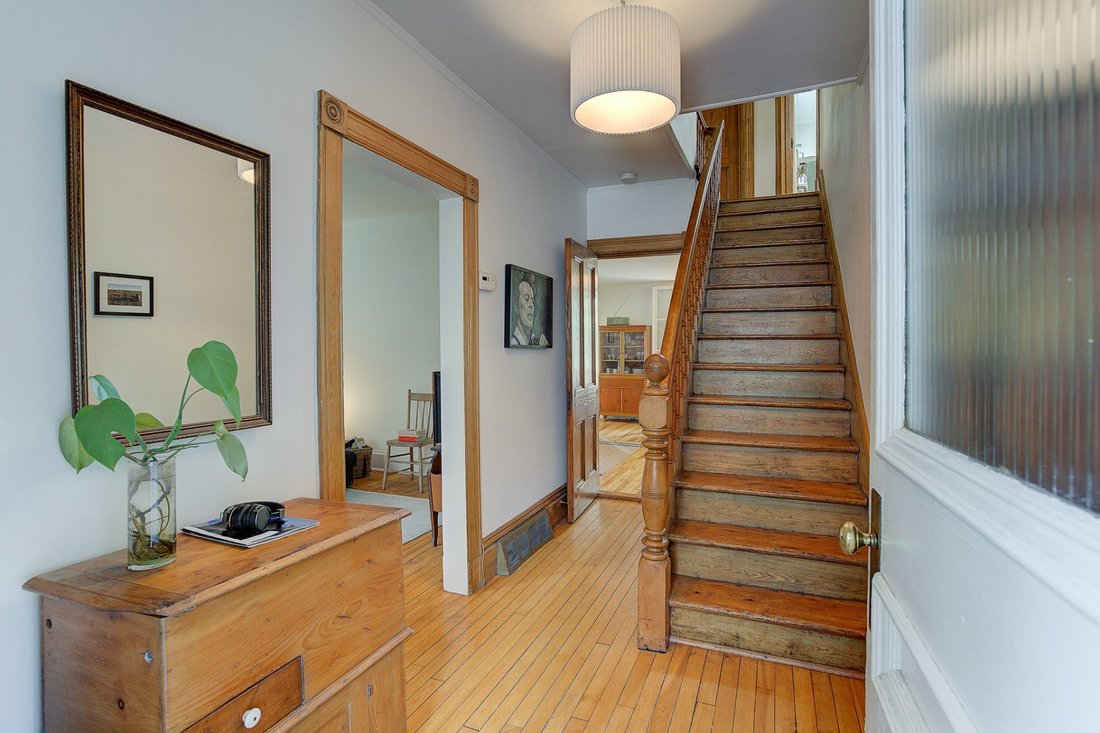 Montral In Montral (Cte Des Neiges/Notre Dame De Grce), Canada For Sale