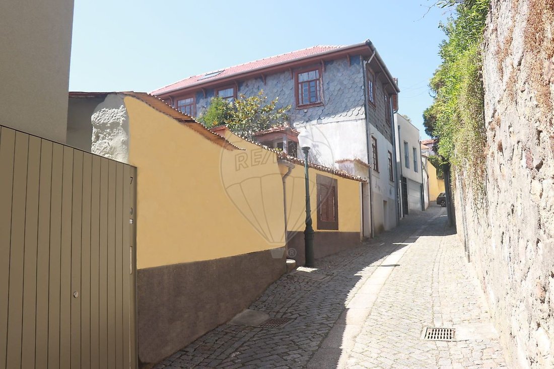 Moradia T3 For Sale In Porto In Porto, Porto District, Portugal For