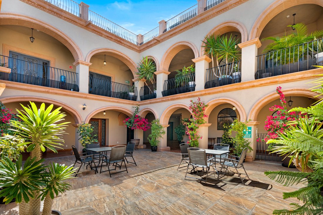 Plaza Cristal In Presita Guadalupe, Guanajuato, Mexico For Sale (14827029)