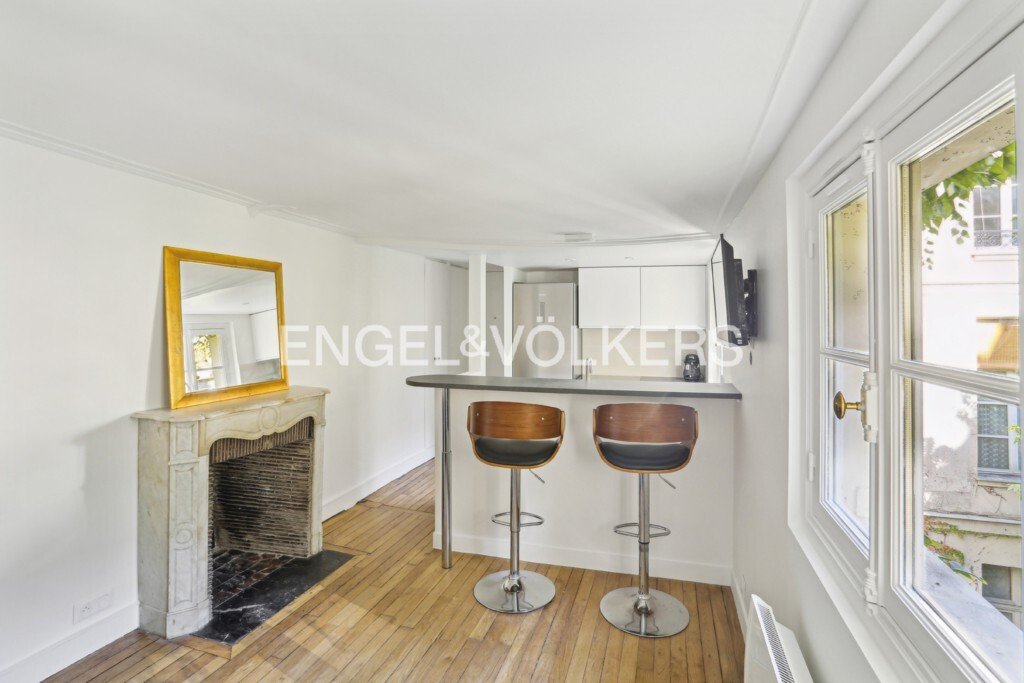 3 Room Apartment Completely Renovated île In Paris, île De France