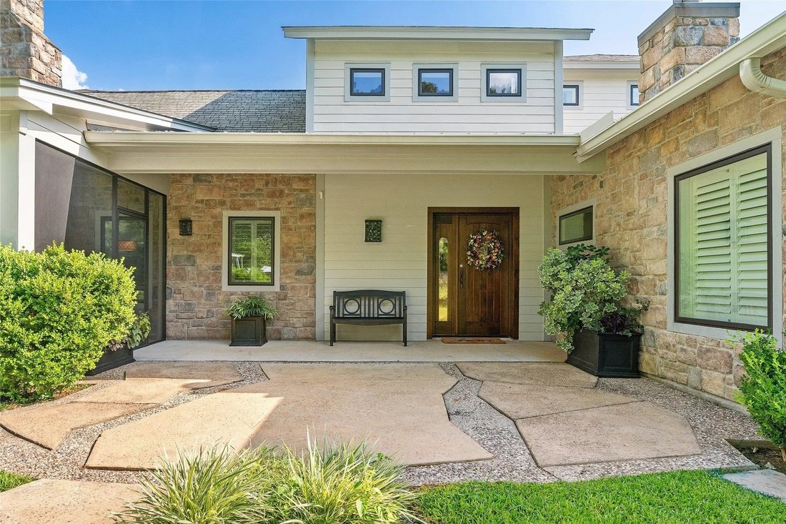 Charming Hilltop Retreat In Willis, Texas, United States For Sale