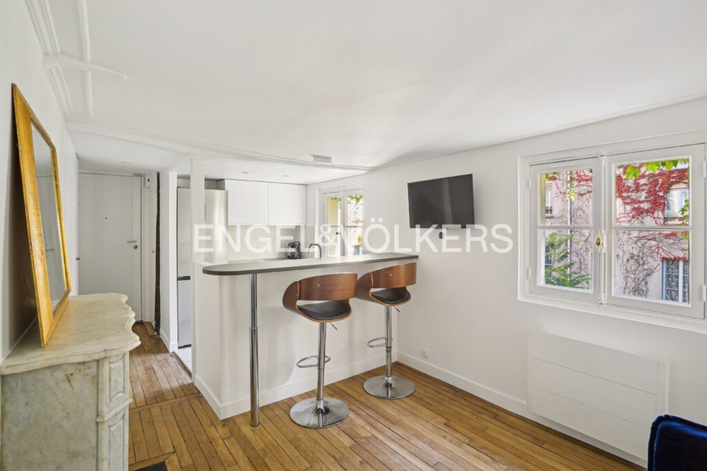 3 Room Apartment Completely Renovated île In Paris, île De France