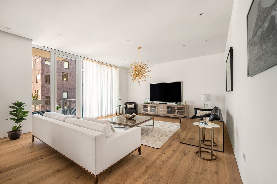 532 West 20th Street 4 In New York, New York, United States For Sale
