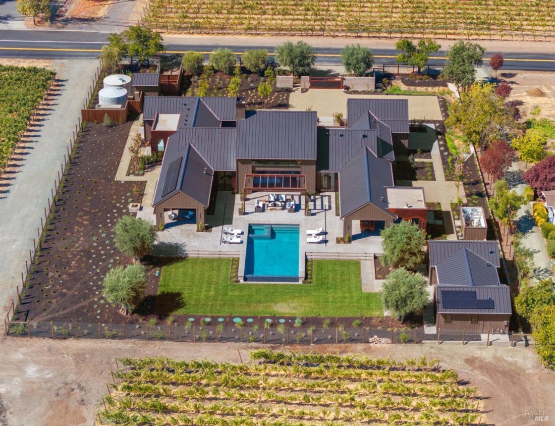 6 Bedrooms Single Family Detached In St. Helena, California, United