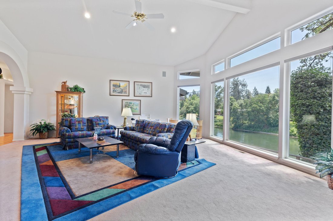 Exceptional Home On The Rogue River In Grants Pass, Oregon, United