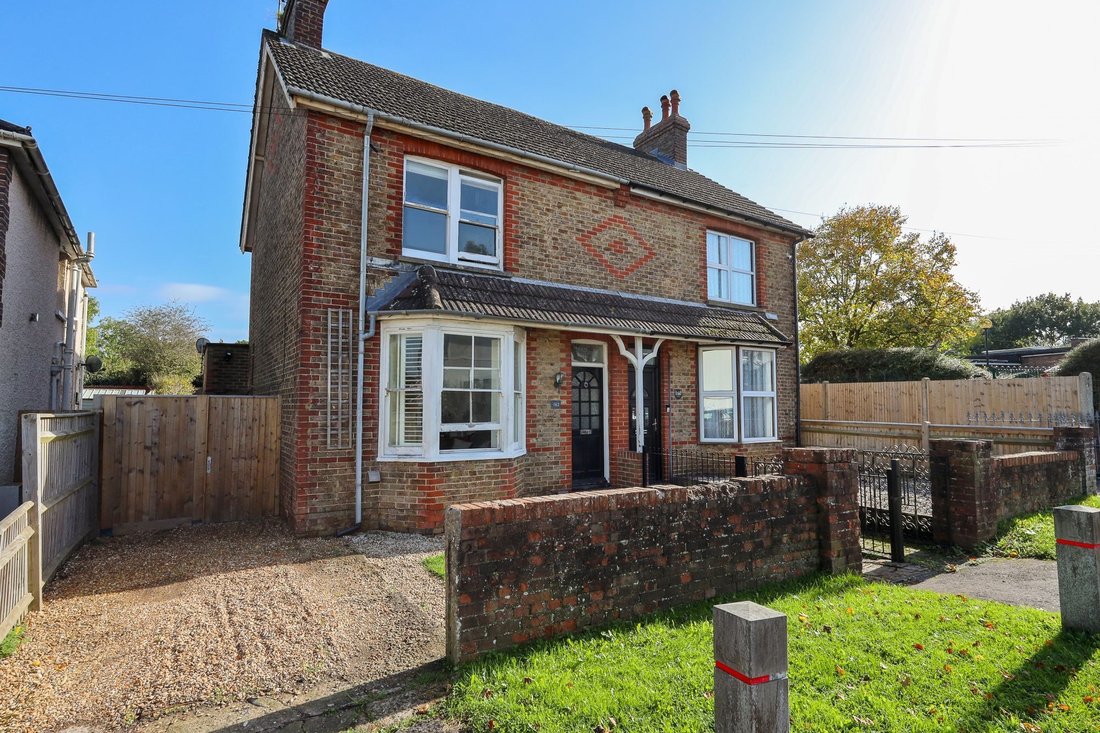 House Burgess Hill In Burgess Hill, England, United Kingdom For Sale