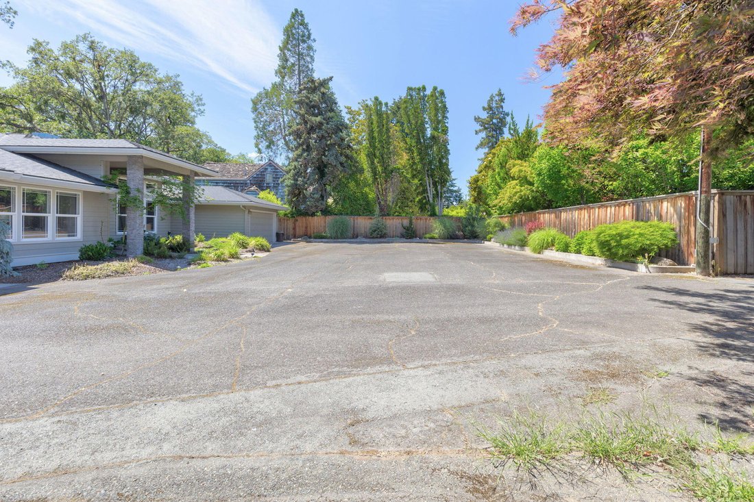 Exceptional Home On The Rogue River In Grants Pass, Oregon, United