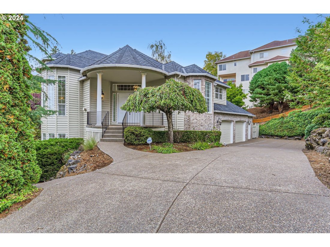 Majestic Home With Spectacular Views In Portland, Oregon, United States