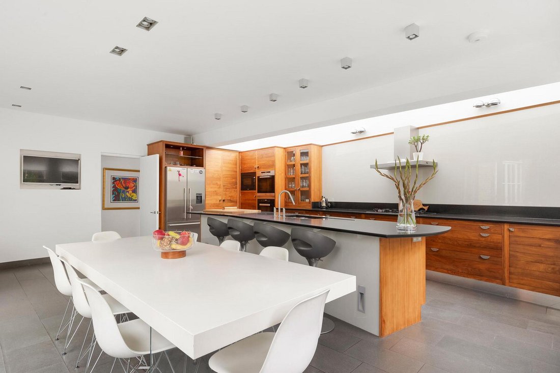 7 Bedroom Detached House For Sale In London In London, England, United