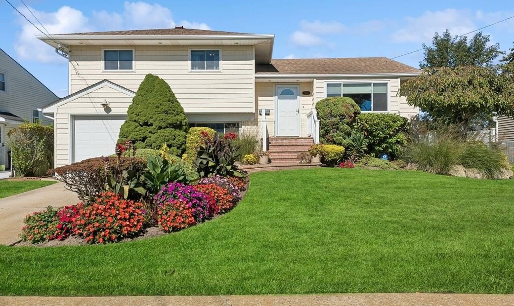 House Bellmore In Bellmore, New York, United States For Sale (14827423)