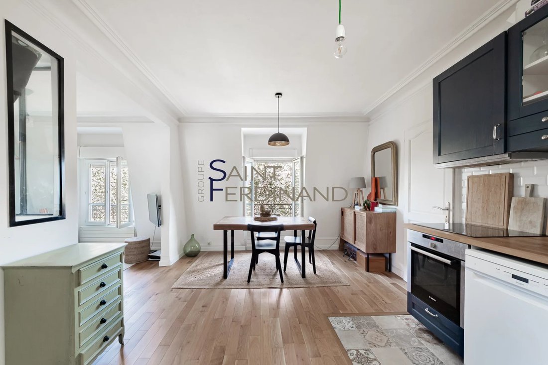 Paris 18ème Apartment In Paris, île De France, France For Sale (14828085)