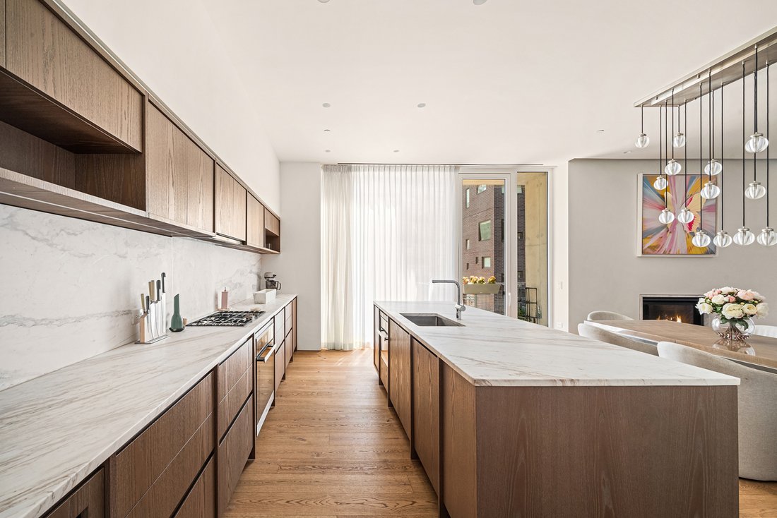 532 West 20th Street 4 In New York, New York, United States For Sale