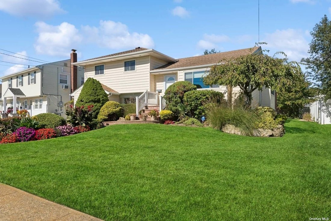 House Bellmore In Bellmore, New York, United States For Sale (14827423)