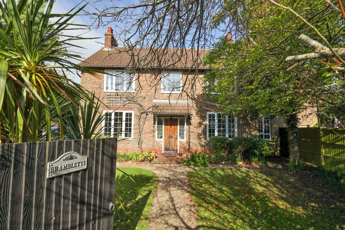 House Burgess Hill In Burgess Hill, England, United Kingdom For Sale