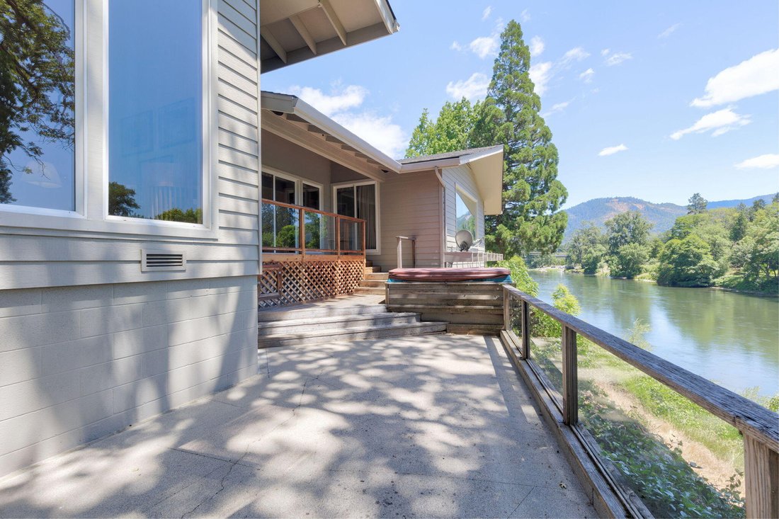 Exceptional Home On The Rogue River In Grants Pass, Oregon, United