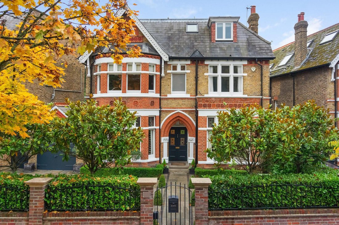 7 Bedroom Detached House For Sale In London In London, England, United
