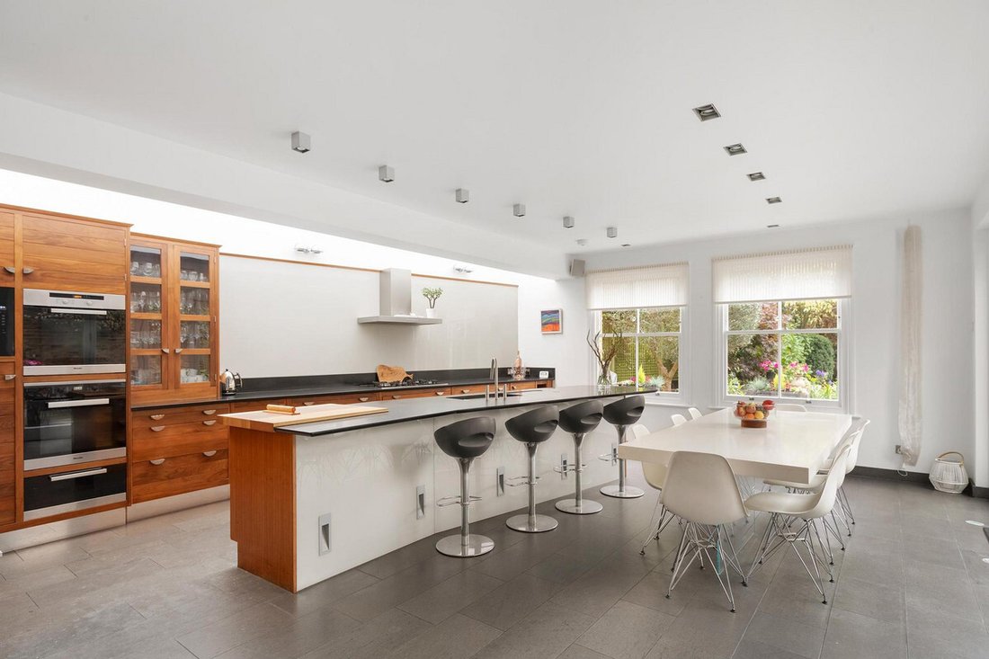House in Ealing (London Borough of Ealing), Ealing, England 3 - 14828059