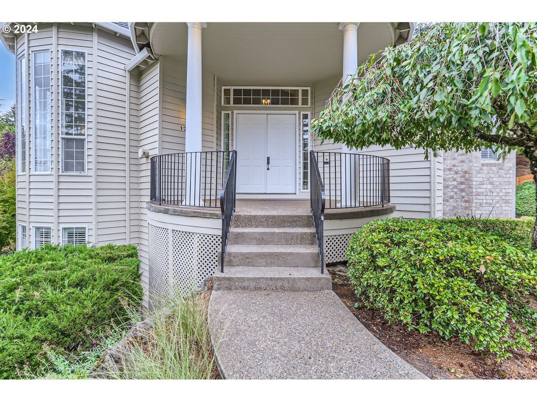 Majestic Home With Spectacular Views In Portland, Oregon, United States