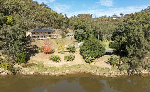 House in Sackville North, New South Wales, Australia 1