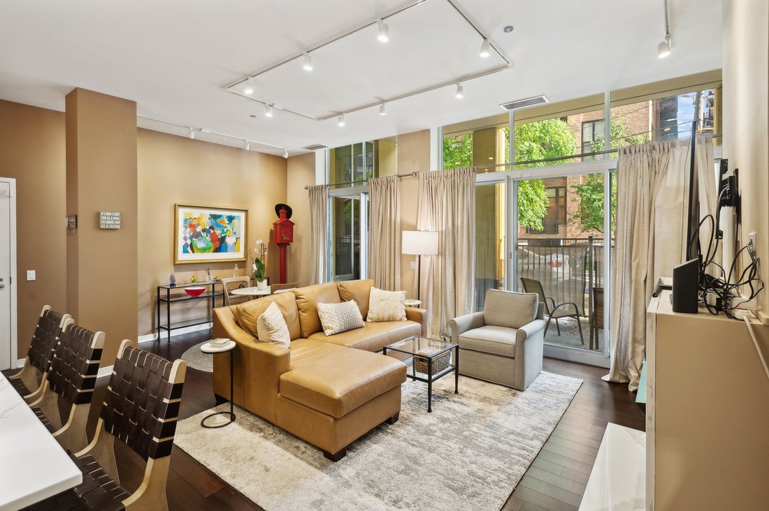 Stunning Condo In Chicago, Illinois, United States For Sale (14831354)