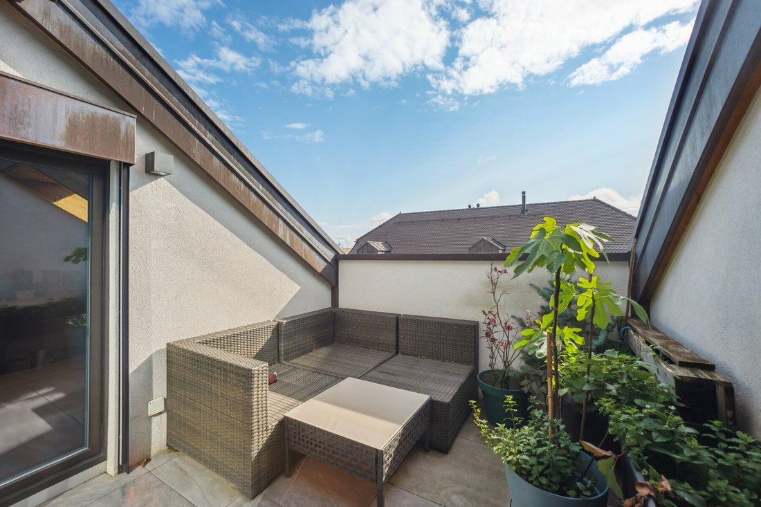 Charming 4.5 Room Apartment 10 Minutes From Downtown In Yens, Vaud