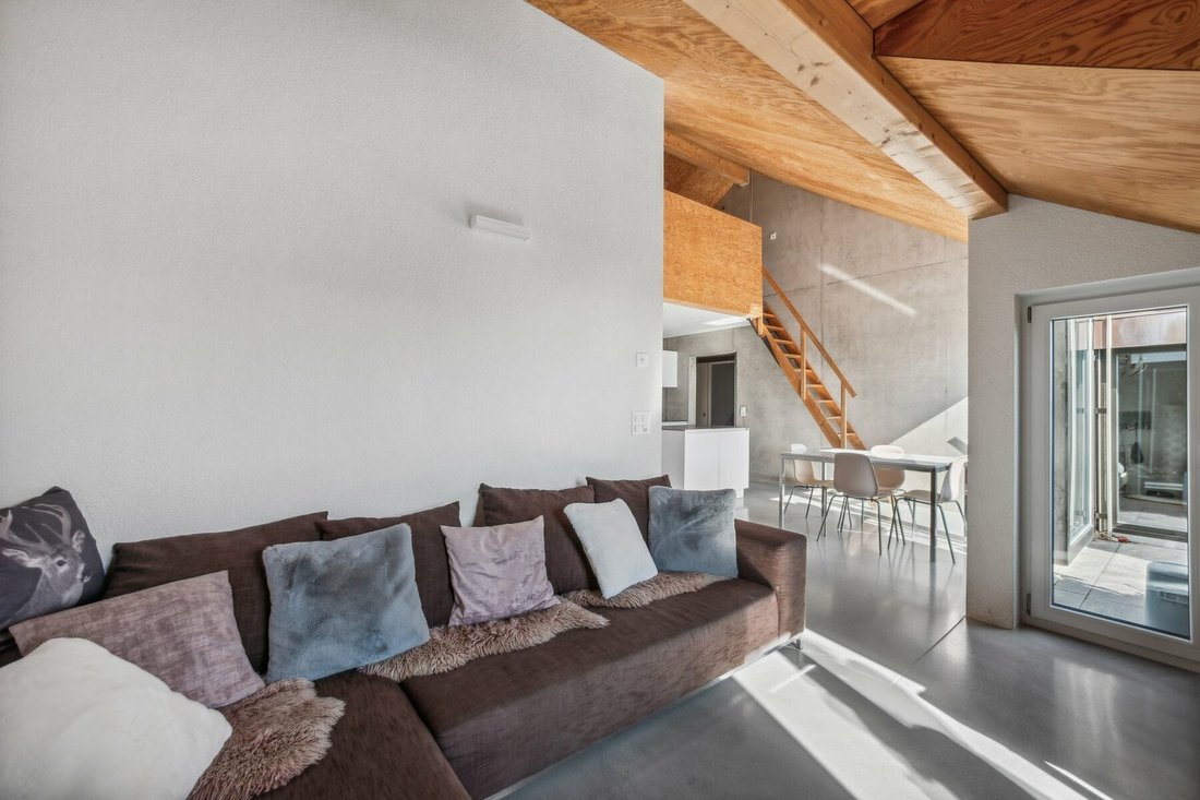 Charming 4.5 Room Apartment 10 Minutes From Downtown In Yens, Vaud