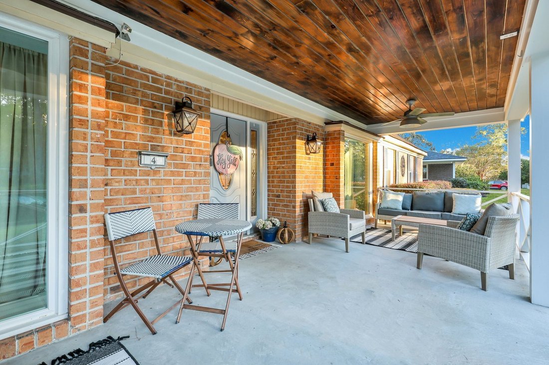 Space For Everyone In Magnolia Park In Savannah, United States