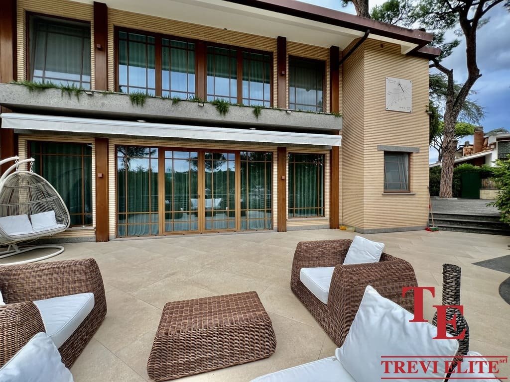 Luxury Villa In Rome In The Elegant Eur District In Rome, Lazio, Italy