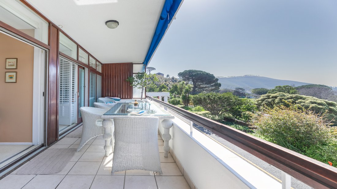 Super Sized 2 Bedroom Apartment For In Cape Town, Western Cape, South