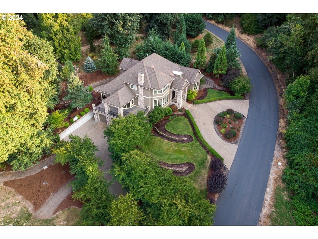 Grand Home In Exclusive Gated Community In Oregon City, Oregon, United