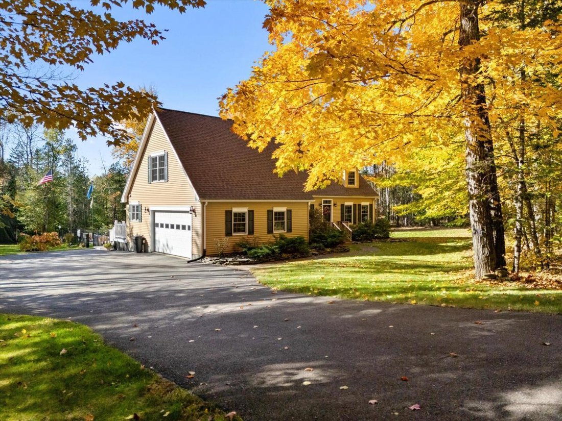 4 Bedrooms Single Family Detached In Dedham, Maine, United States For