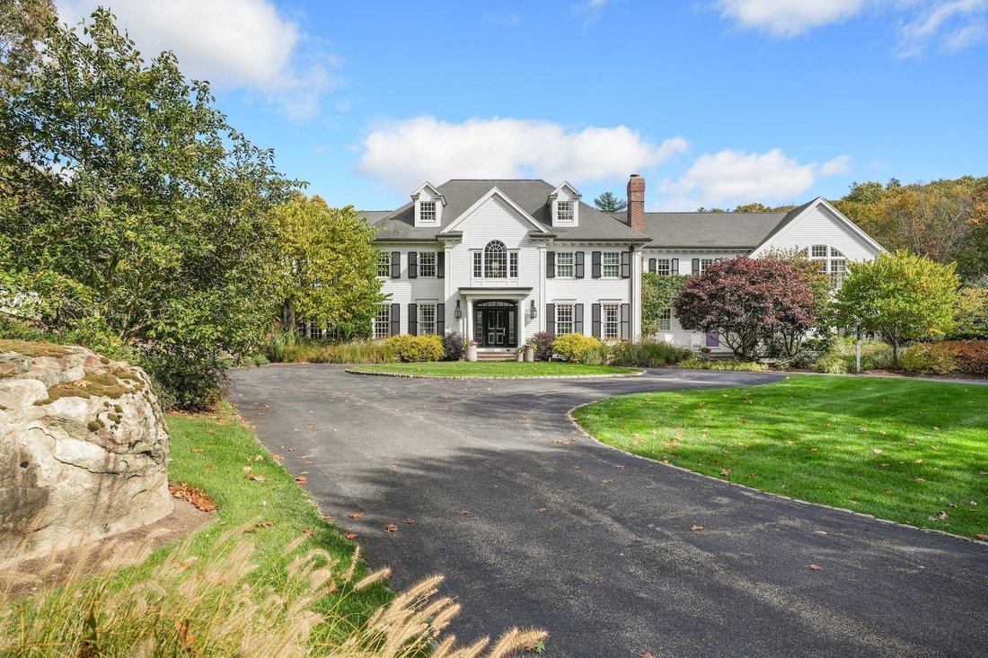 8 Hamlins Xing,Dover, Ma, 02030 In Dover, Massachusetts, United States