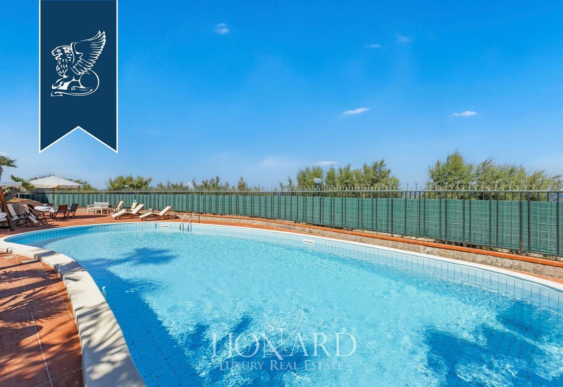 Villa With Pool And Exclusive Access To The Sea In In Carini, Sicily