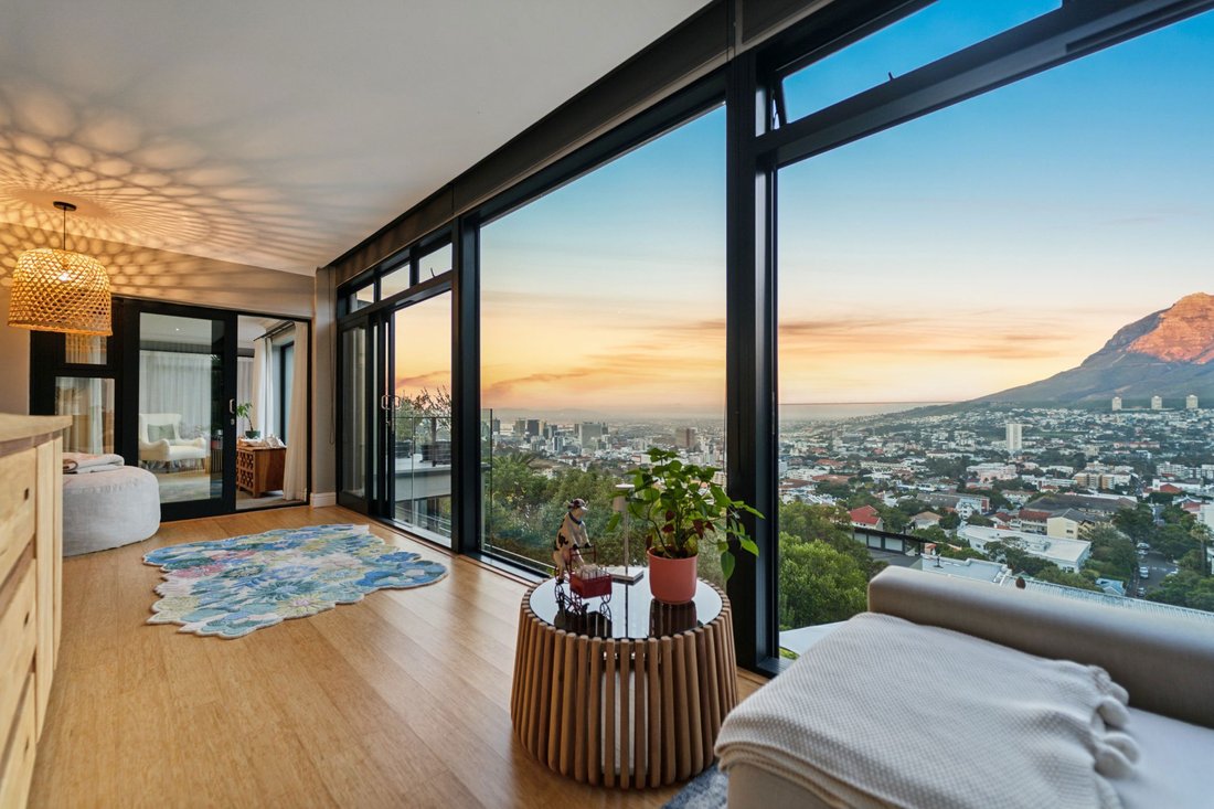 To This Magnificent Property In Cape Town, Western Cape, South