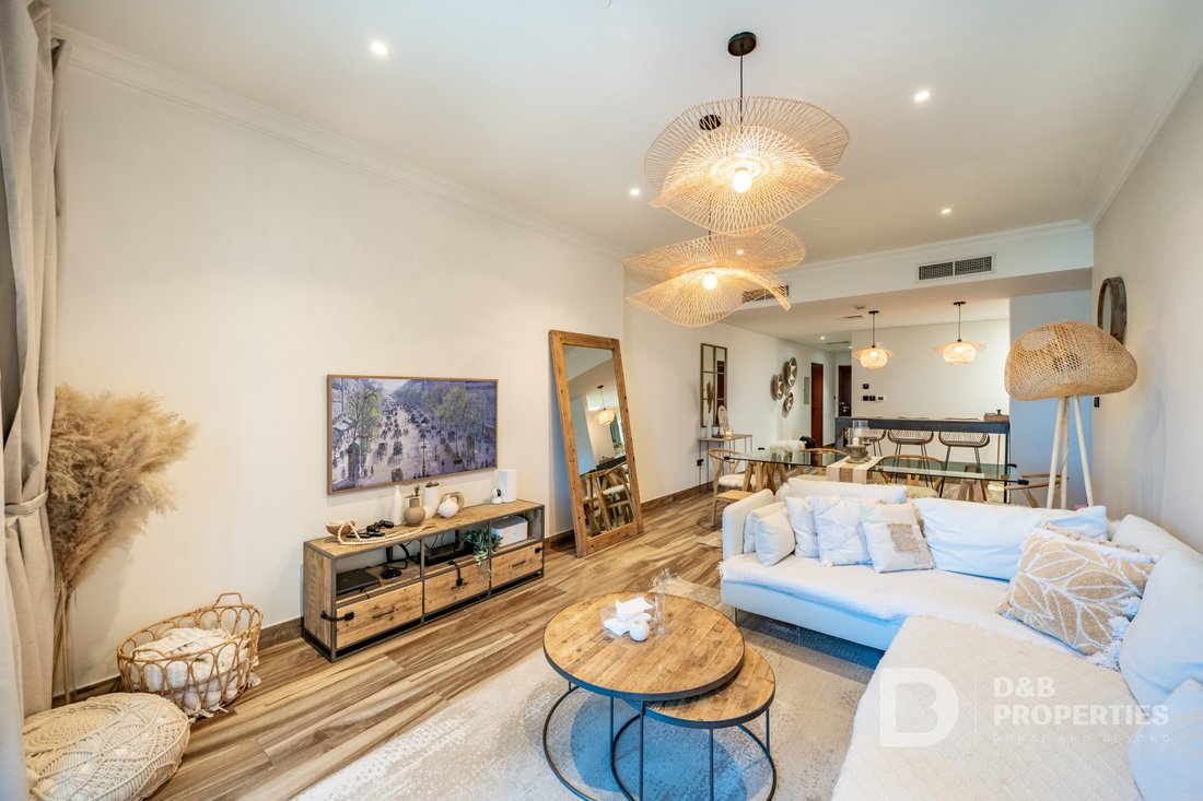 Fully Upgraded Spacious Modern Unit In Dubai, Dubai, United Arab