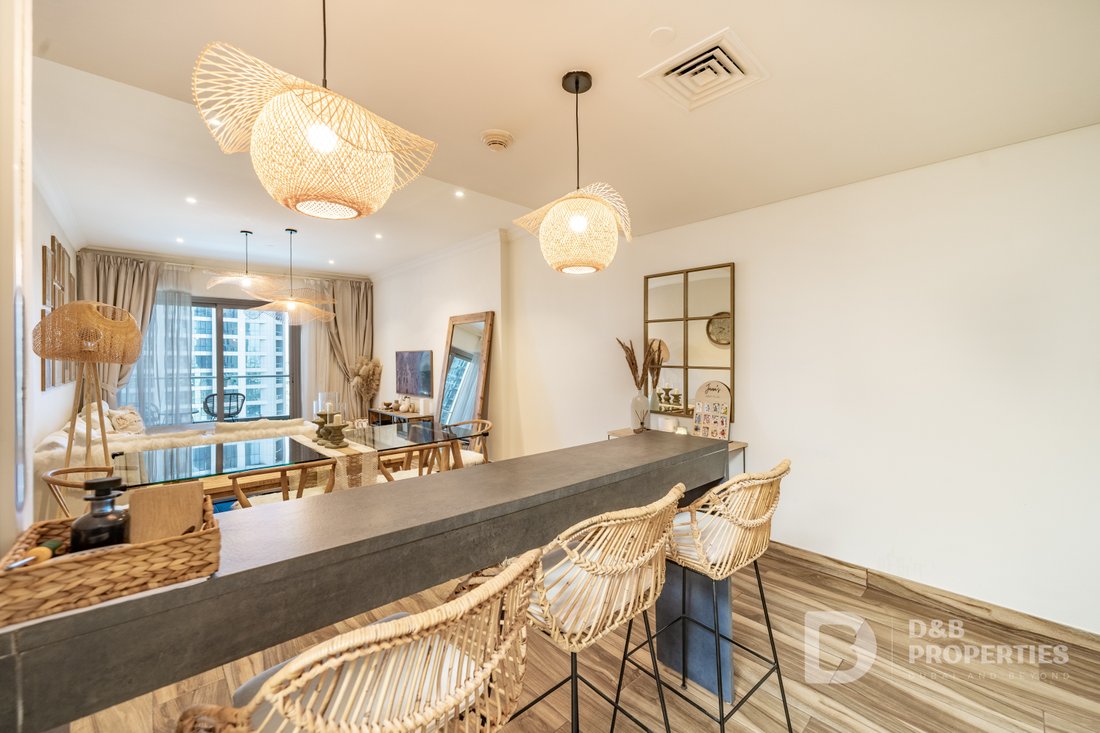 Fully Upgraded Spacious Modern Unit In Dubai, Dubai, United Arab