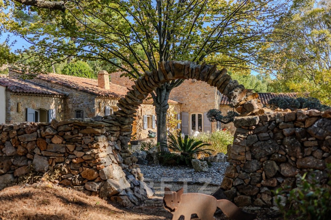 Stone Farmhouse On 2 In Le Beausset, Provence Alpes Côte D'azur, France