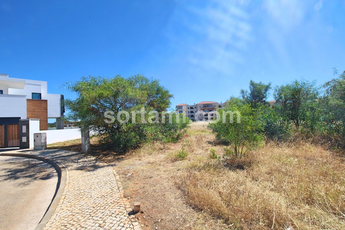 Land in Vilamoura, Quarteira, Algarve 1 - 11713366
