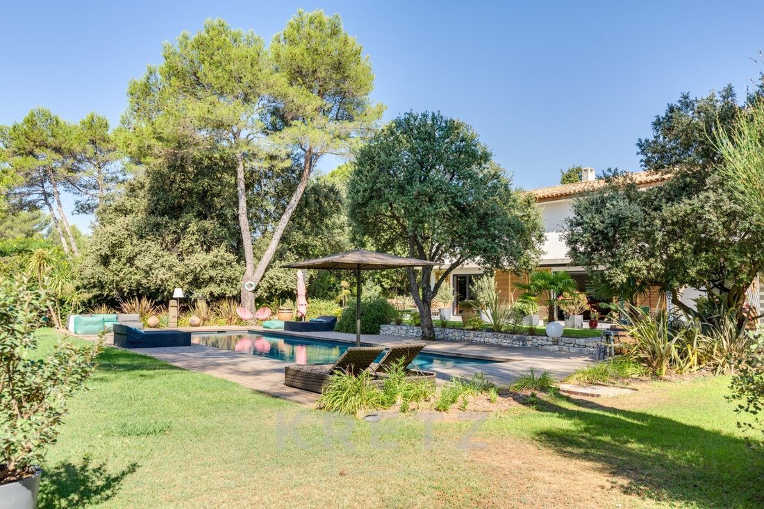 Modern House With Park And Swimming Pool In Venelles, France For Sale