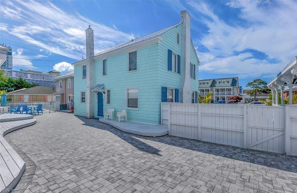 Charming Home With Duplex Guest In Virginia Beach, Virginia, United