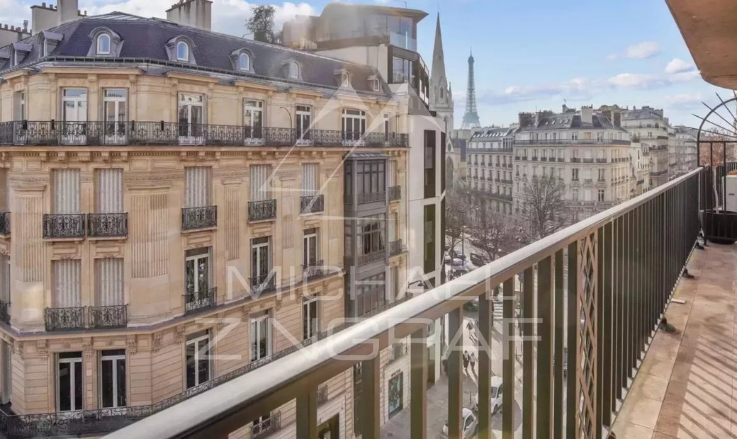 For Sale V Perfect Condition In Paris, île De France, France For