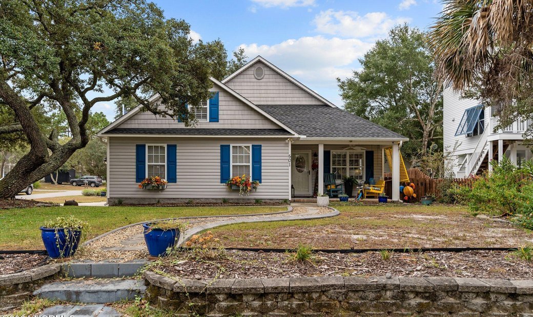 4 Bedrooms Single Family Detached In Oak Island, North Carolina, United