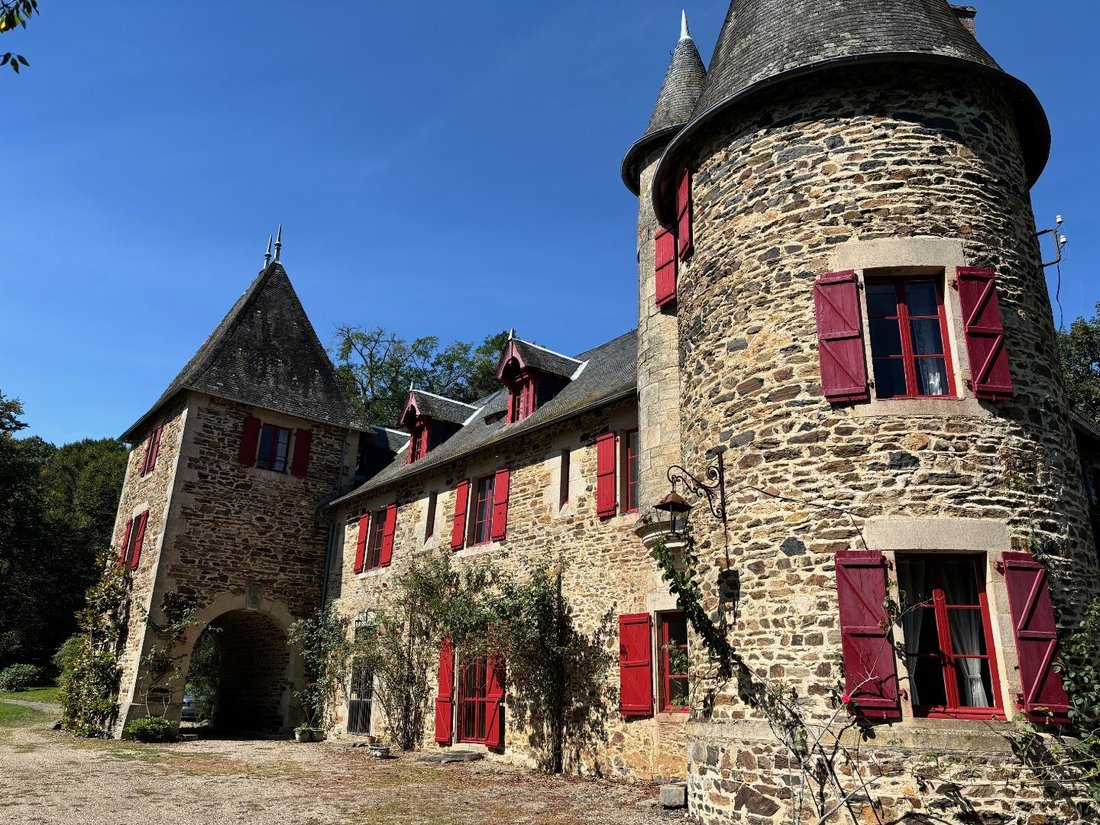 Château des Secrets: A 13th-Century Royal Hideway with Whispering Walls & Golden Orchards